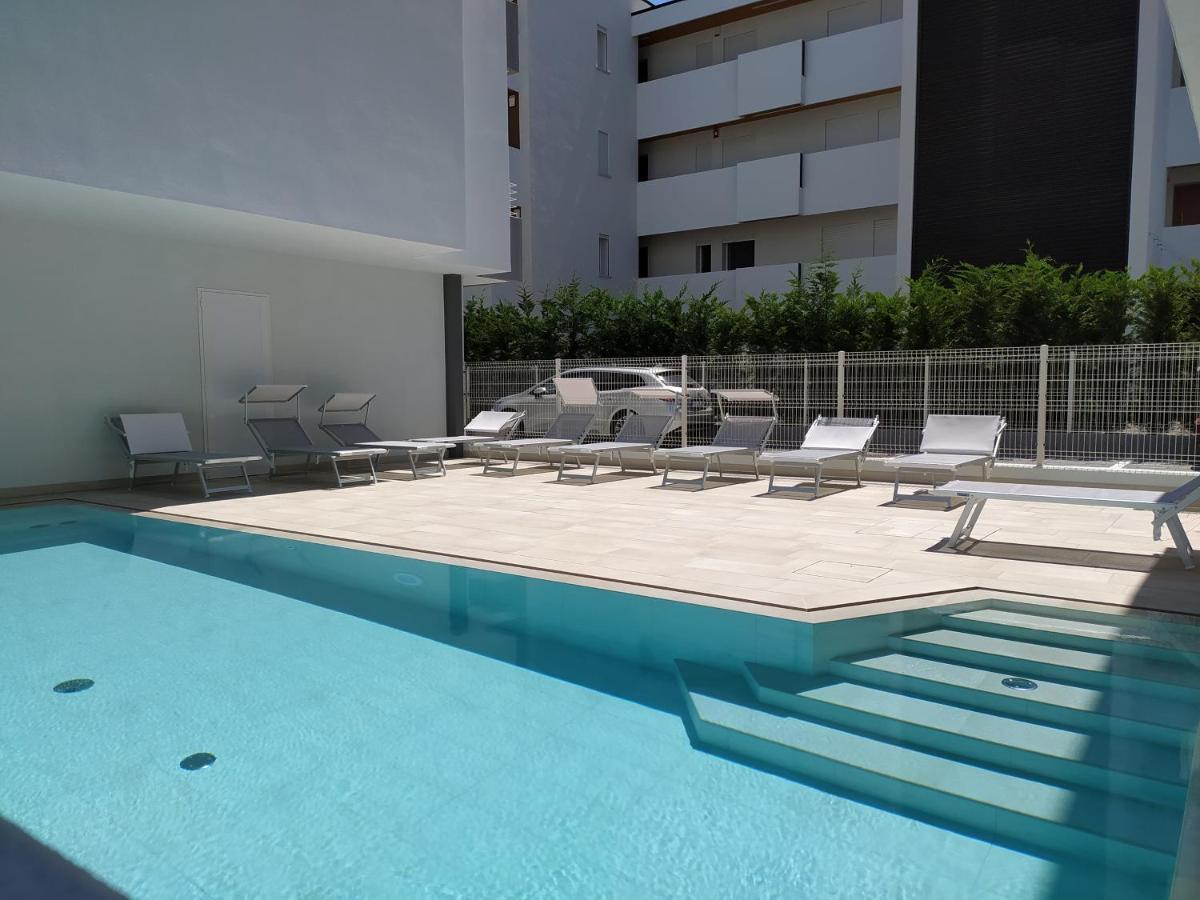 Jesolo Appartamenti F2 - Black And White Екстериор снимка